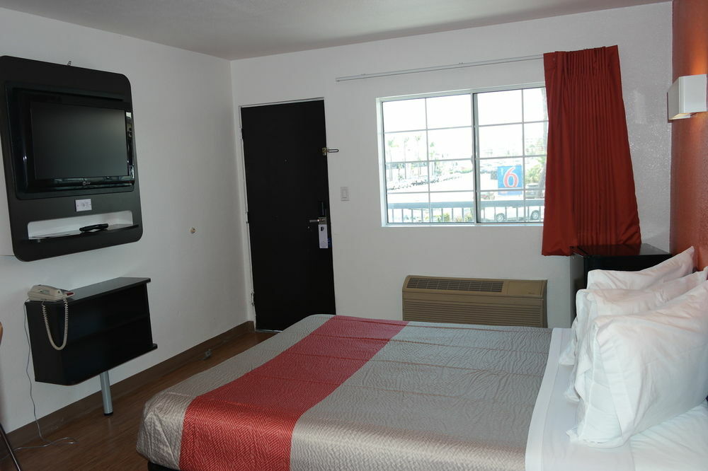 Motel 6 San Diego, Ca Airport Harbor Buitenkant foto