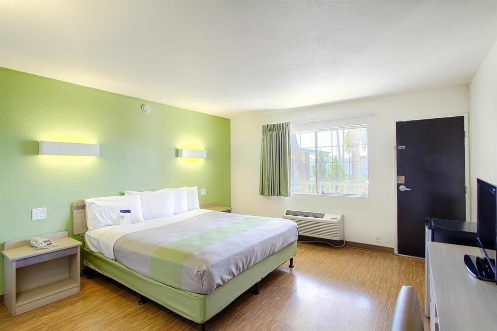 Motel 6 San Diego, Ca Airport Harbor Buitenkant foto